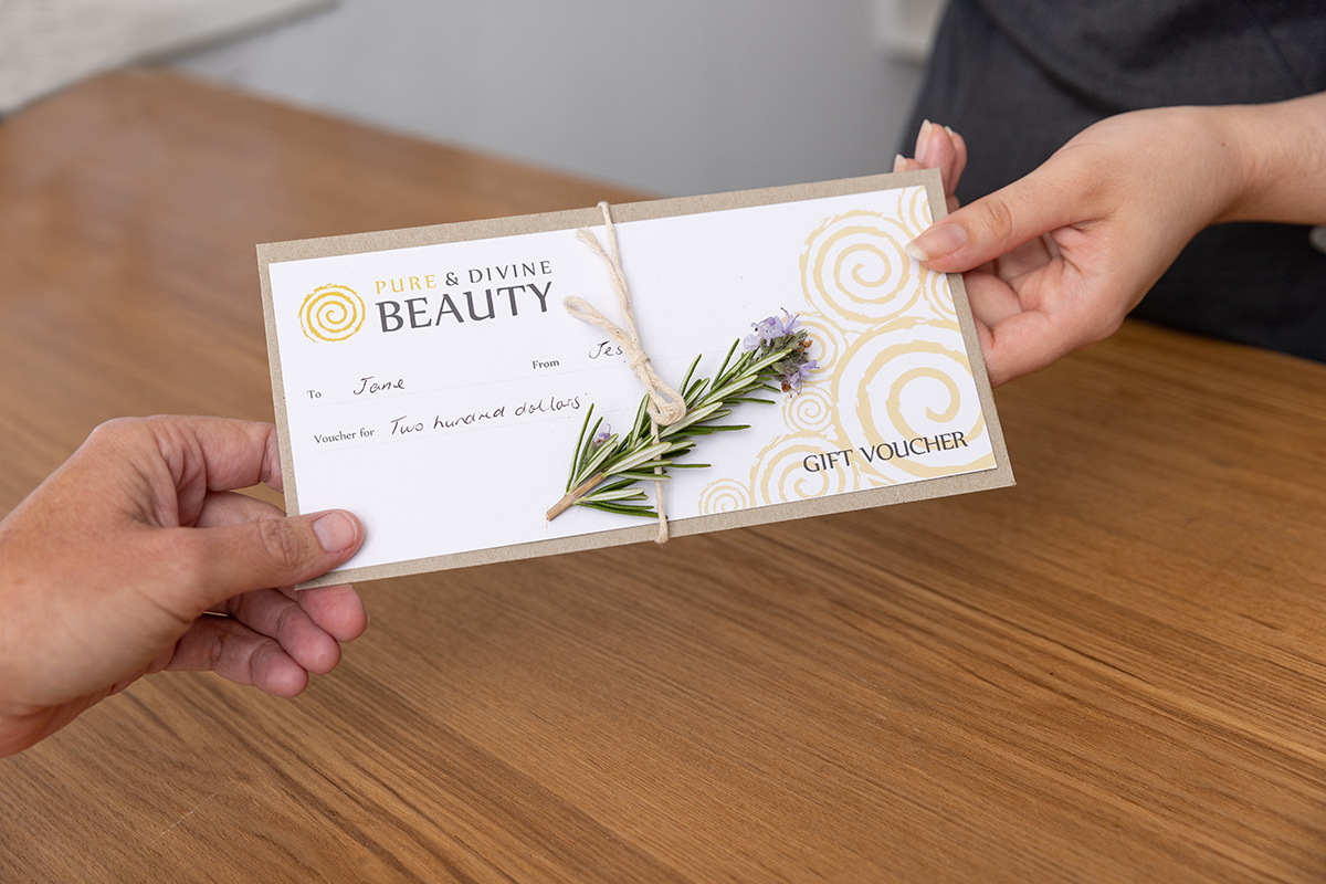 Gift-card-hand-off